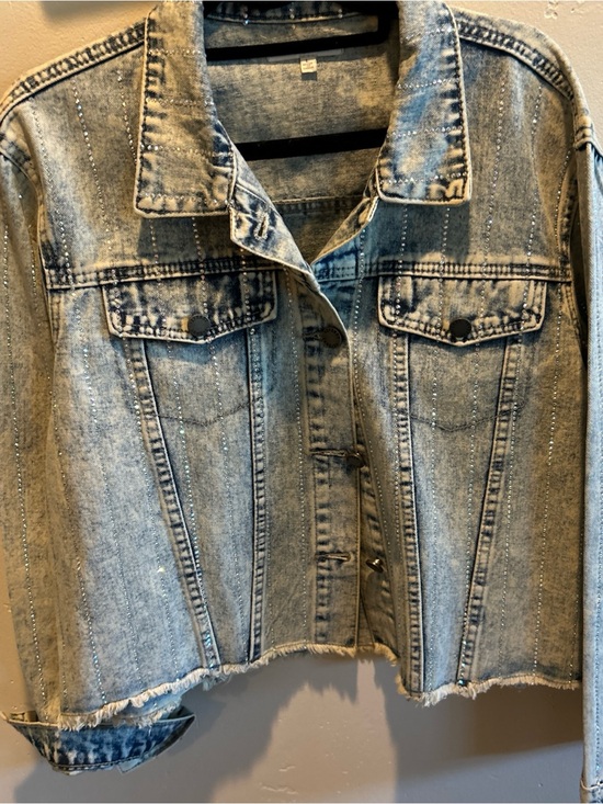Vervet Jackets & Blazers - Veveret Acid Wash Rhinestone Denim Jacket Womens Large Blue Cropped Raw Hem